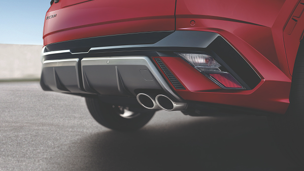 Vista trasera que permite apreciar la luz trasera para niebla y el escape