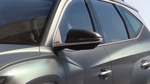 Acercamiento que permite apreciar las luces direccionales en los retrovisores