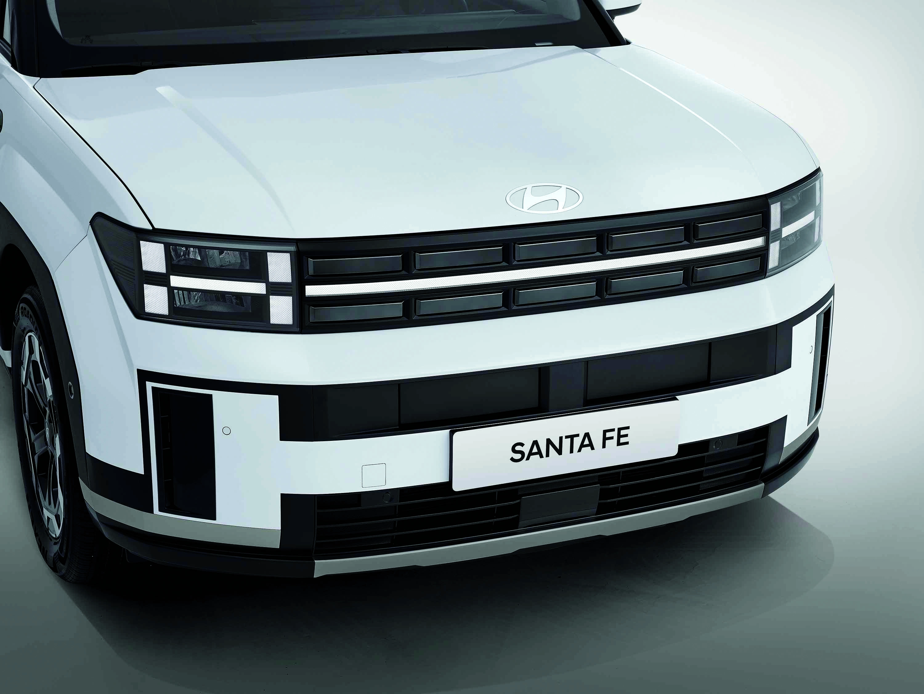 Imagen de la parrilla frontal de la Santa Fe Hibrida
