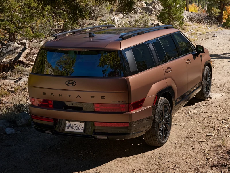 Imagen de la parte posterior de la Santa Fe Hibrida