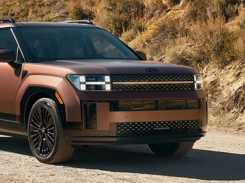 Imagen frontal a 45 grados de la Santa Fe Hibrida