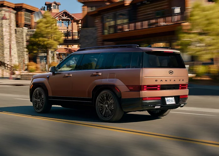 Imagen de la parte posterior a 45 grados de la Santa Fe Hibrida