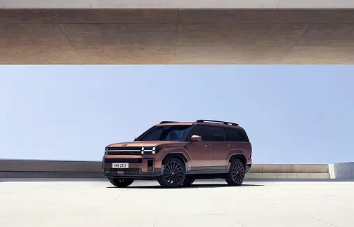 Camioneta Hyundai Santa Fe Estacionada de frente a 45 grados