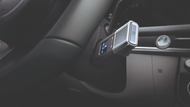 Imagen en primer plane del boton de encendido y la llave inteligente del Santa Cruz