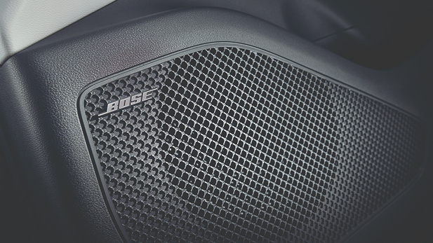 Imagen en primer plano del Sistema Premium de entretenimiento BOSE 8 parlantes para versión Limited 