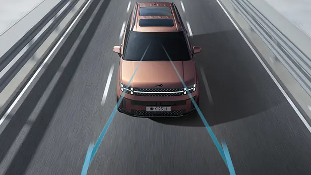 Imagen del Santa Fe graficando el Sistema de asistencia de seguimiento de carril 