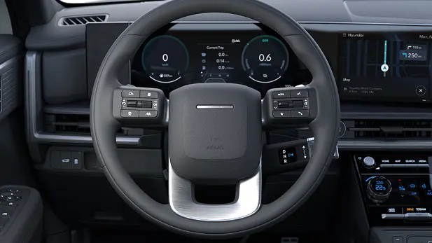 Imagen del Volante ajustable y telescópico, forrado en cuero perforado con controles de audio y de Bluetooth.
